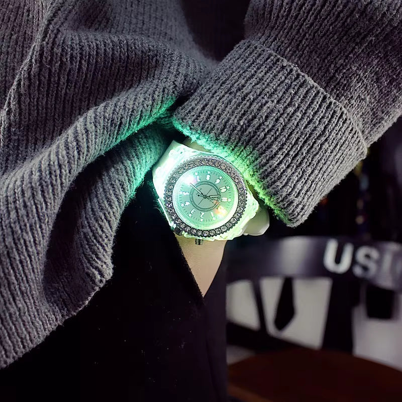 Orologio LED Geneva con Cristalli — Luce Colorata e Stile Unico