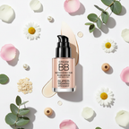 Flat lay BB cream con fiori